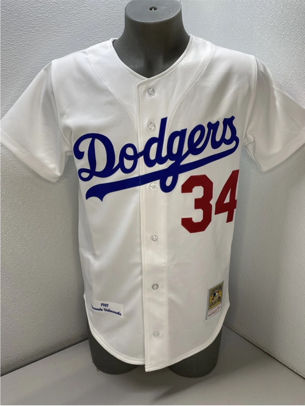 Mitchell & Ness Mens Jersey White Size M MLB Fernando Valenzuela Dodgers 1981